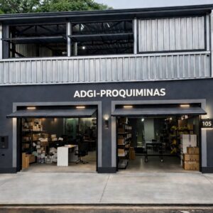 Fachada principal da fábrica ADGI Proquiminas em Belo Horizonte MG